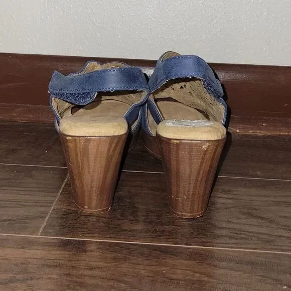 Whitemt. Blue Heels size 8.5 - Picture 2 of 6